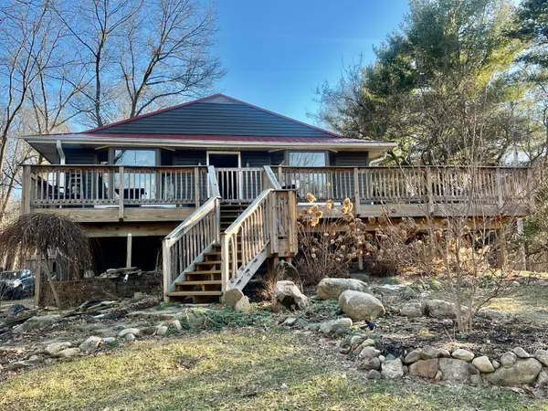 6771 E Chicago Road, Jonesville, MI 49250