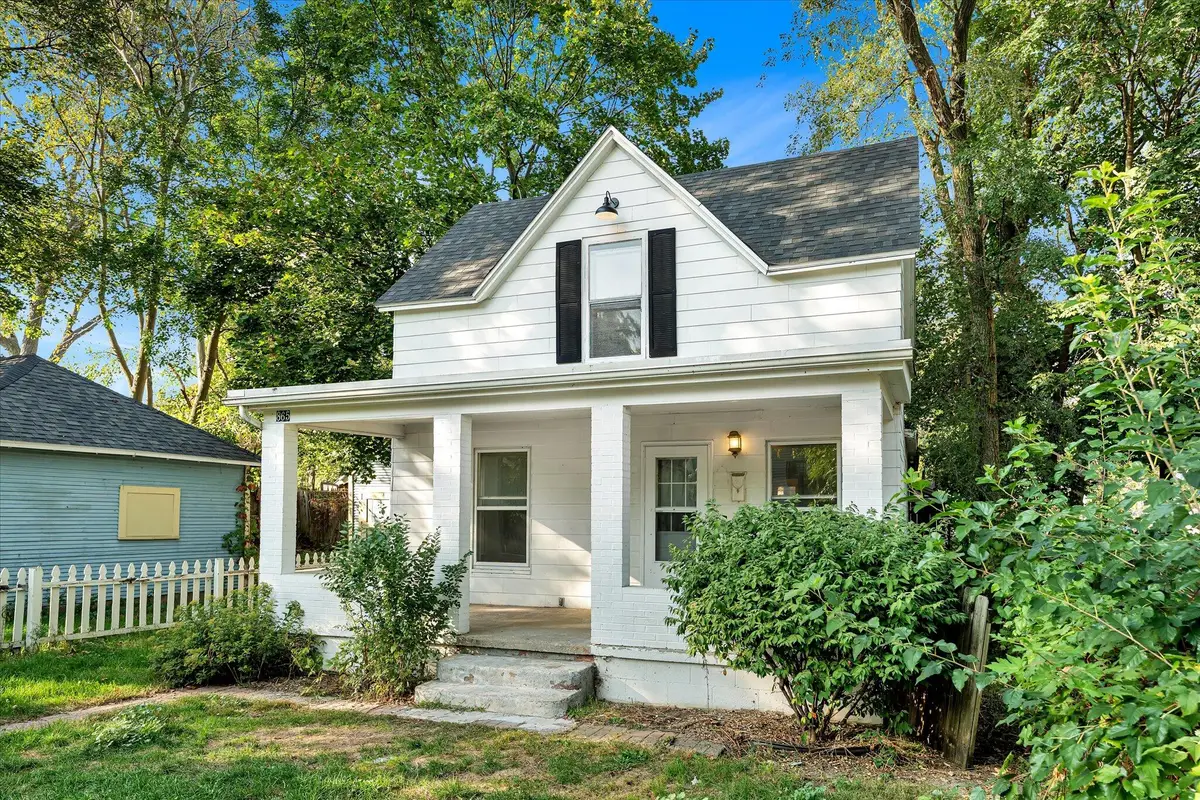 865 10th Street Nw, Grand Rapids, MI 49504 - #1