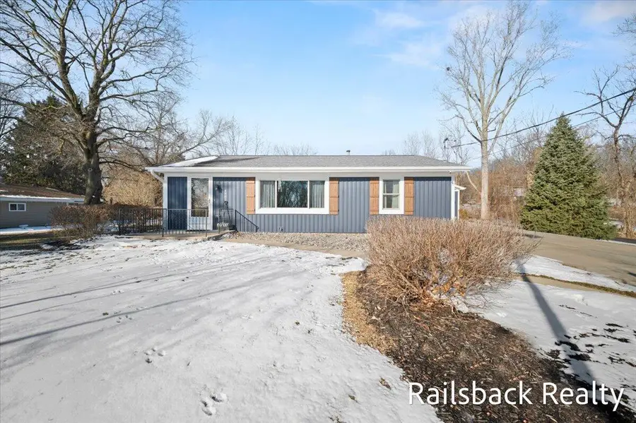 4901 Pinedell Avenue Ne, Comstock Park, MI 49321 - #3