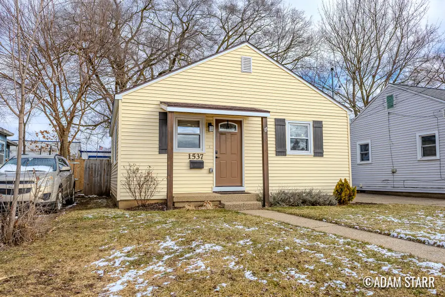 1537 Whiting Street Sw, Wyoming, MI 49509 - #2
