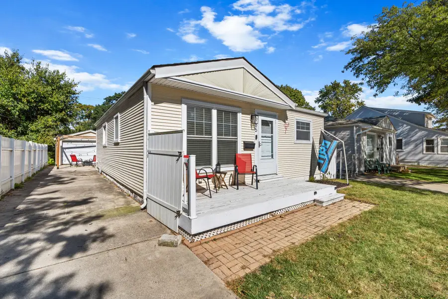 985 E Jarvis Avenue, Hazel Park, MI 48030 - #2