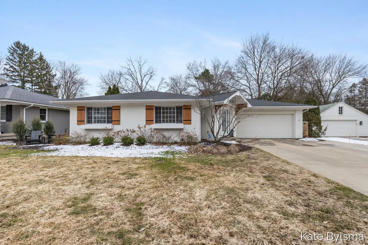 2424 Elmwood Drive Se, Grand Rapids, MI 49506 - #1