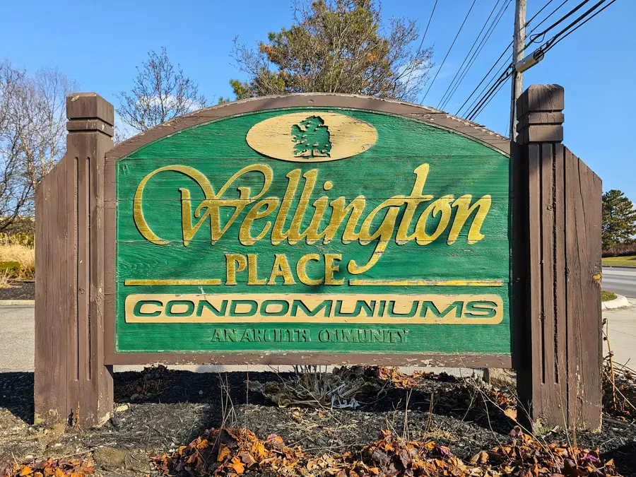 29322 Wellington Road W #111, Southfield, MI 48034 - #2