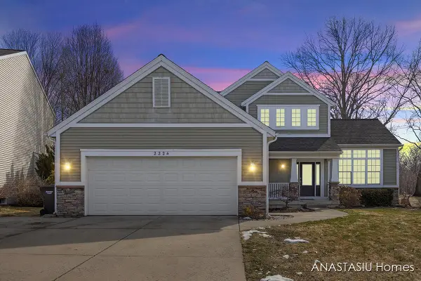 2224 Tradition Drive Ne, Grand Rapids, MI 49505