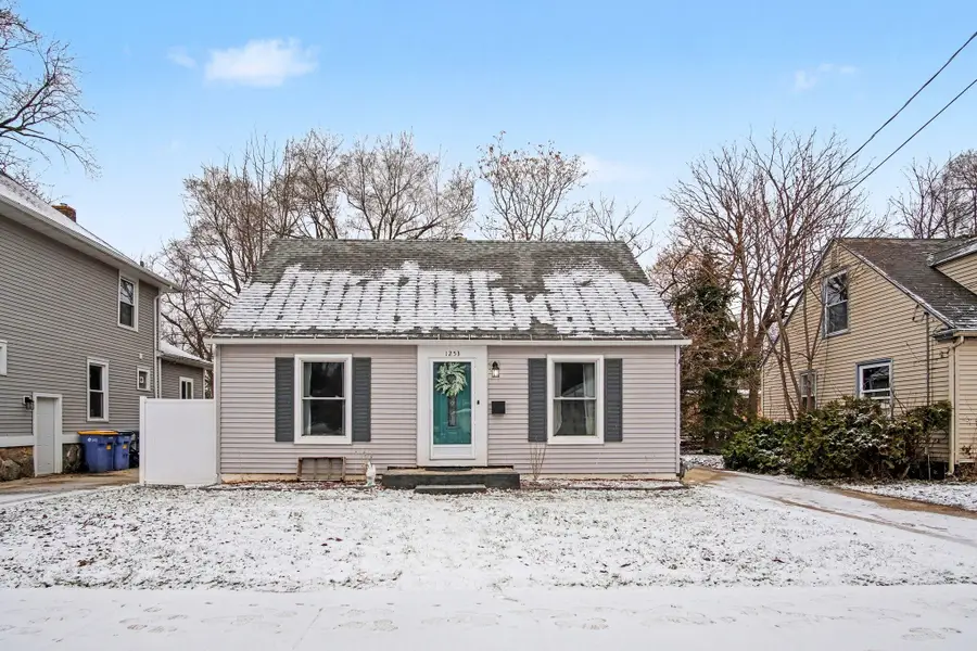 1253 Emerald Avenue Ne, Grand Rapids, MI 49505 - #2