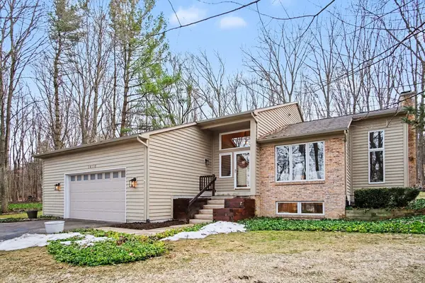 1410 Windy Ridge Se, Ada, MI 49301