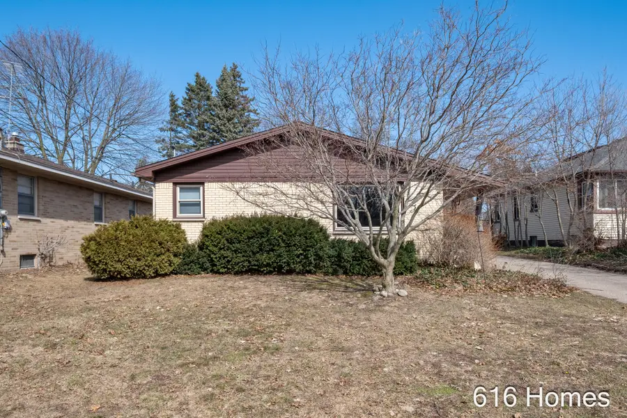 937 Lamberton Street Ne, Grand Rapids, MI 49505 - #2