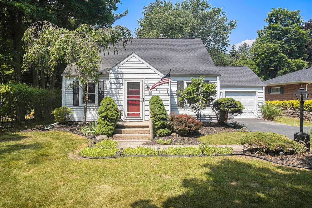 631 N Linden Street, Marshall, MI 49068 - #1