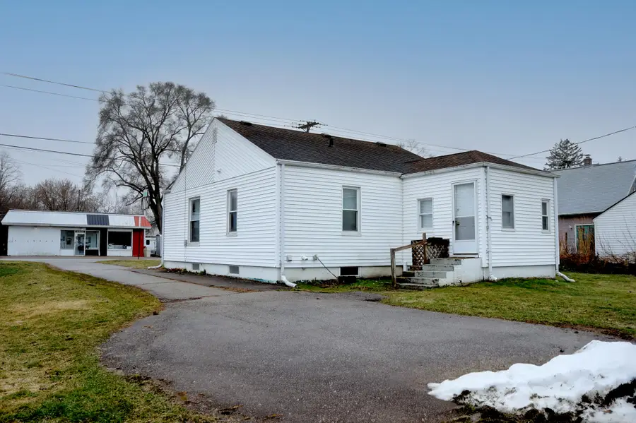 321 E Center Street, Coloma, MI 49038 - #3