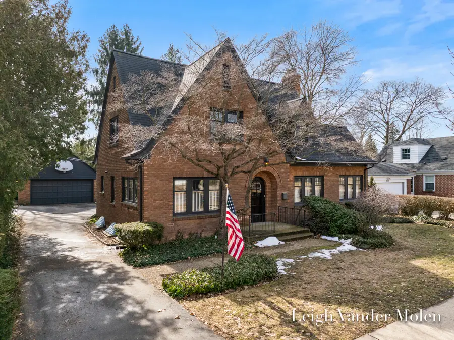 414 Cheshire Drive Ne, Grand Rapids, MI 49505 - #2