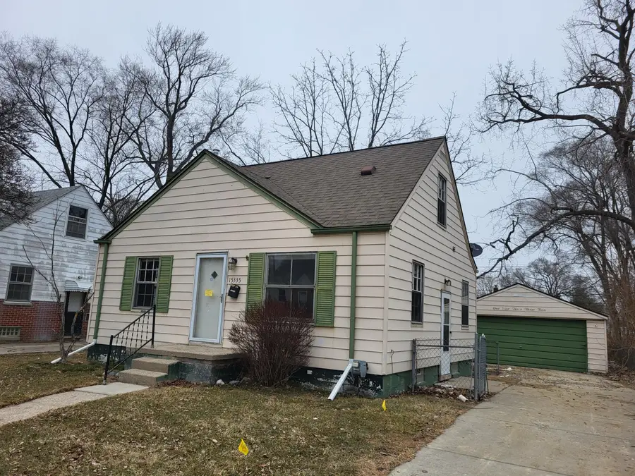 15335 Semrau Avenue, Eastpointe, MI 48021 - #2