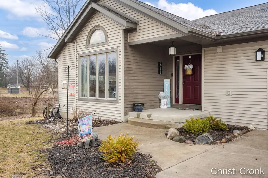 271 E Beech Street Ne, Cedar Springs, MI 49319 - #3
