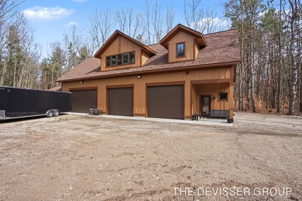 5837 Timber Bluff Trail, Fennville, MI 49408