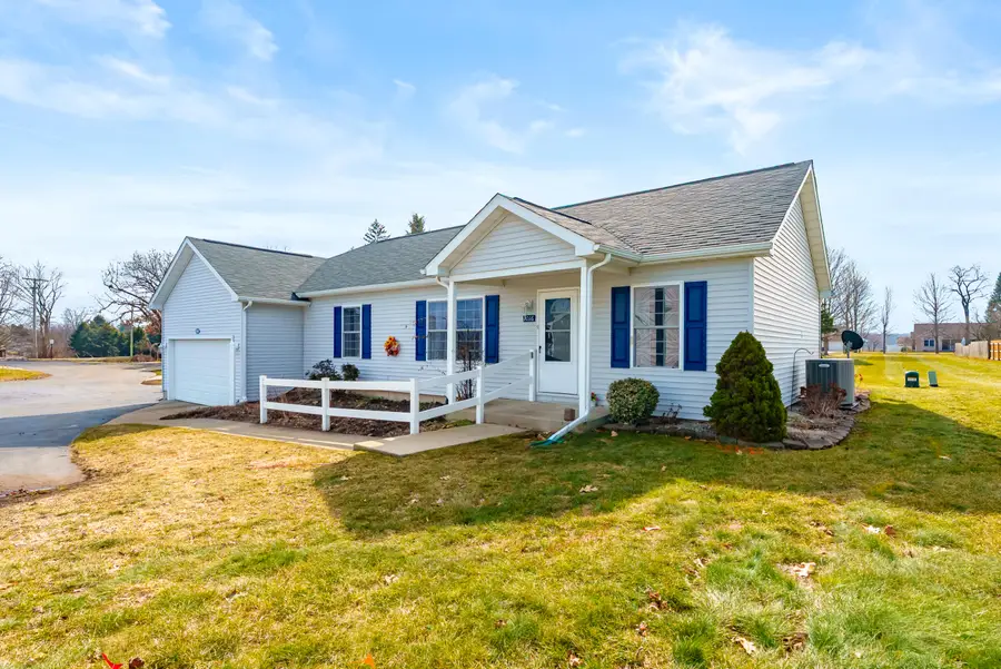 1016 W Villas Drive, Vicksburg, MI 49097 - #2