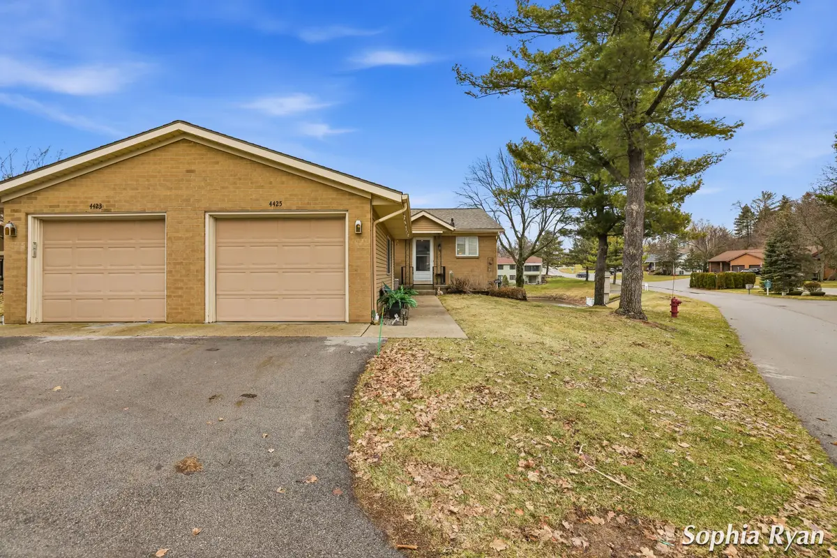 4425 N Valley Drive Ne, Grand Rapids, MI 49525 - #1