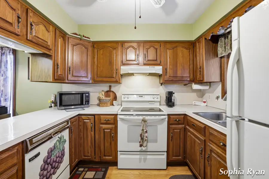 4425 N Valley Drive Ne, Grand Rapids, MI 49525 - #3