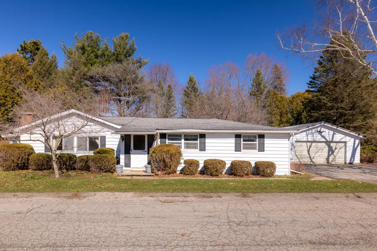 510 W Mechanic Street, Stockbridge, MI 49285 - #1