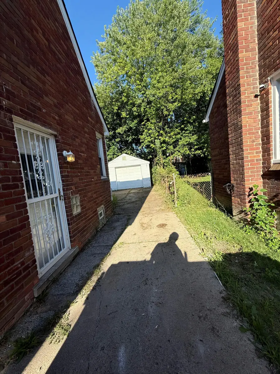 9080 Stahelin Avenue, Detroit, MI 48228 - #2