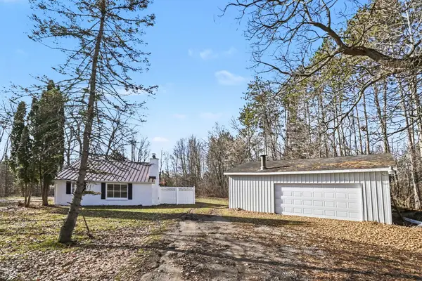 8846 E State Road, Haslett, MI 48840