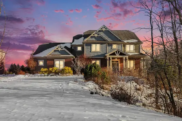 451 Oak Arbor Circle E, Rochester, MI 48306