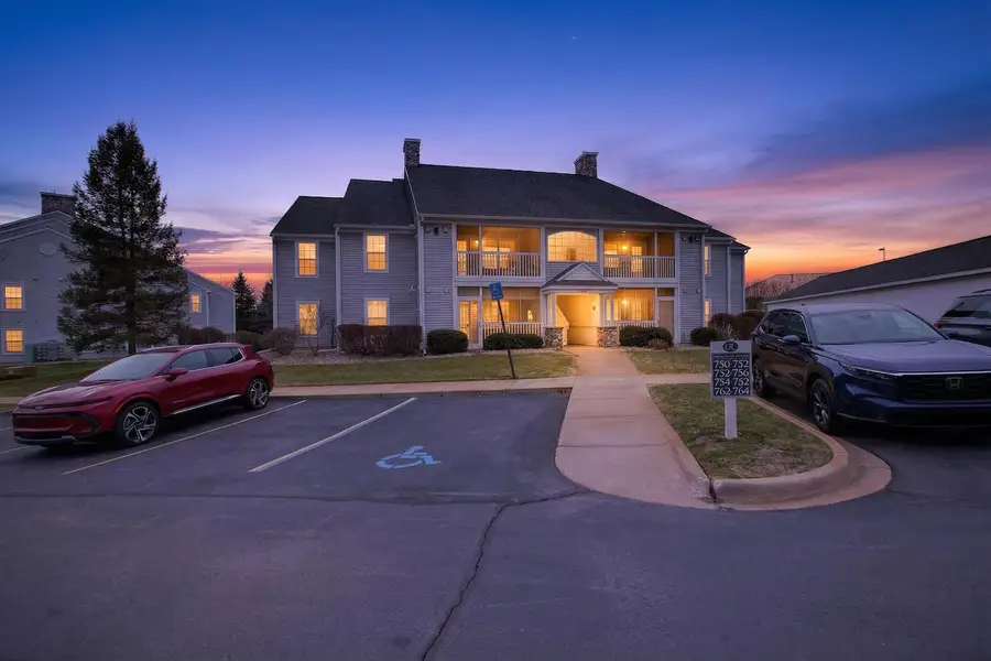 758 W Barrington Circle, Jackson, MI 49203 - #2