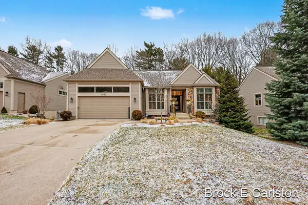 2062 W Glen Court, Norton Shores, MI 49441