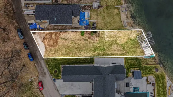 1605 S Crooked Lake Drive, Kalamazoo, MI 49009