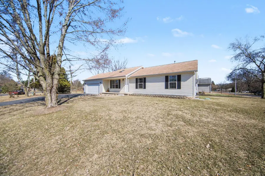 115 Sussex Place, Brooklyn, MI 49230 - #2