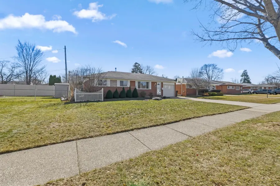 8860 Cherrylawn Drive, Sterling Heights, MI 48313 - #2