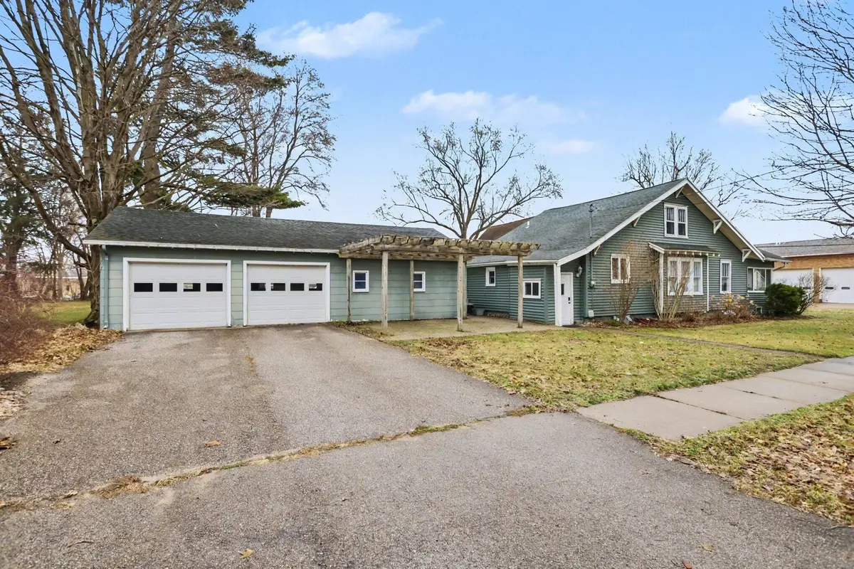 234 W Pleasant Street, Watervliet, MI 49098 - #1