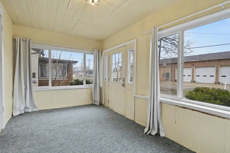 234 W Pleasant Street, Watervliet, MI 49098 - #3