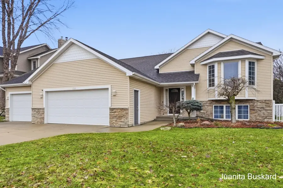 5211 Virginia Lane Sw, Wyoming, MI 49418 - #2