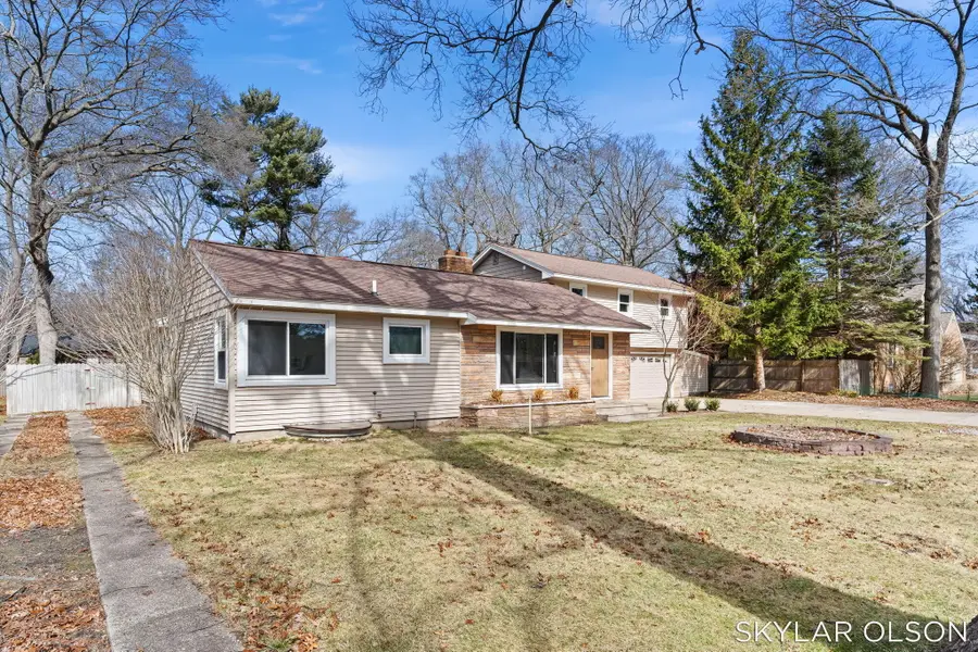 1924 Maryland Boulevard, Norton Shores, MI 49441 - #3