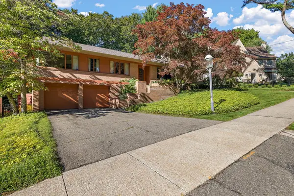 375 Woodlawn Avenue, Grand Haven, MI 49417