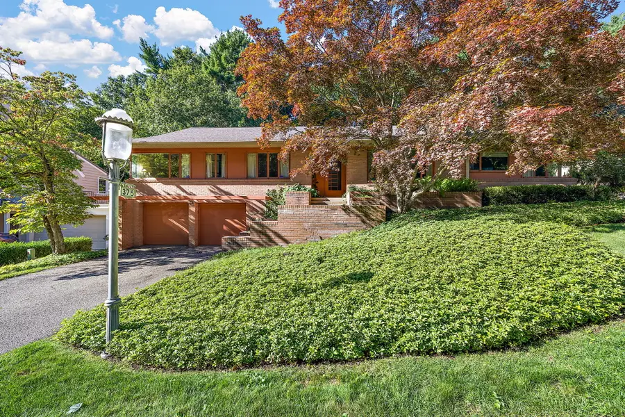 375 Woodlawn Avenue, Grand Haven, MI 49417 - #2