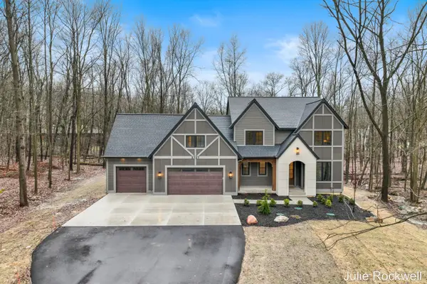 3727 Buttrick Avenue Se, Ada, MI 49301