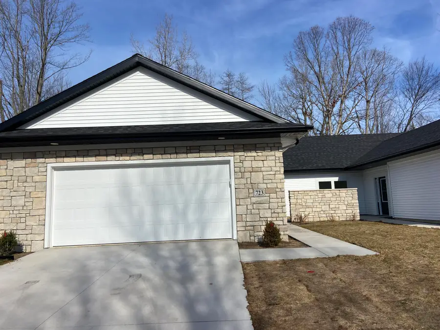 725 Violet Way, Saint Joseph, MI 49085 - #2