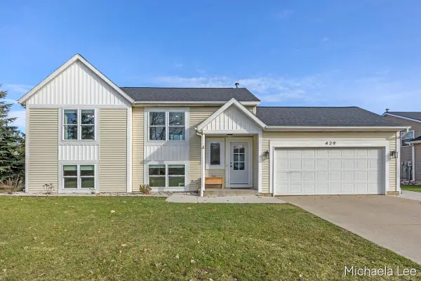 429 Plum Street, Wayland, MI 49348