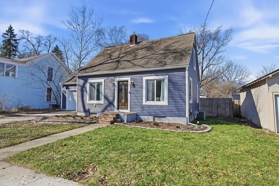 608 Park Street, Fenton, MI 48430 - #2