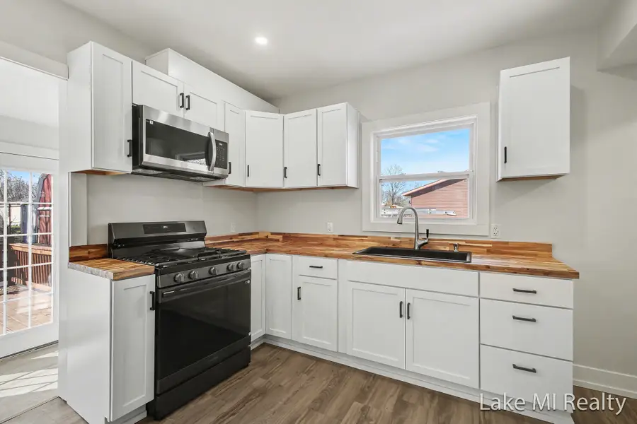 372 SE 60th Street Se, Grand Rapids, MI 49548 - #2