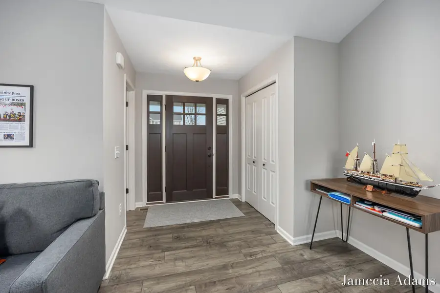 511 Ivy Grove South Grove Nw, Grand Rapids, MI 49534 - #2