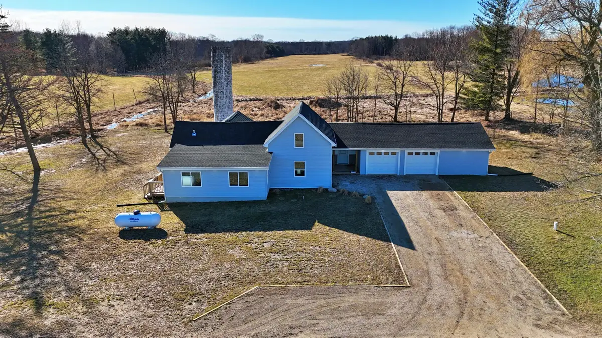 105 40th Avenue, Six Lakes, MI 48886 - #1