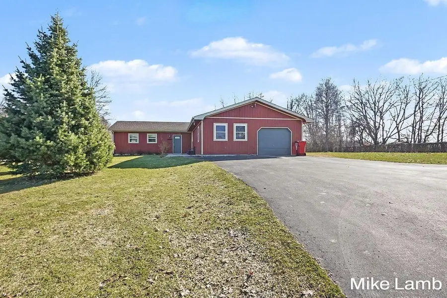 822 W 60th Street, Newaygo, MI 49337 - #2