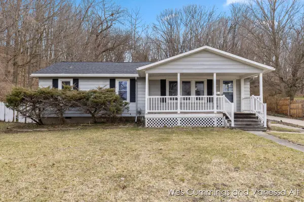 829 N Jefferson Street, Lowell, MI 49331