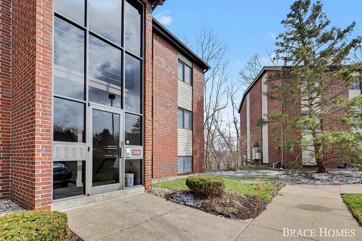 3336 Devonwood Hills Ne #E, Grand Rapids, MI 49525 - #1