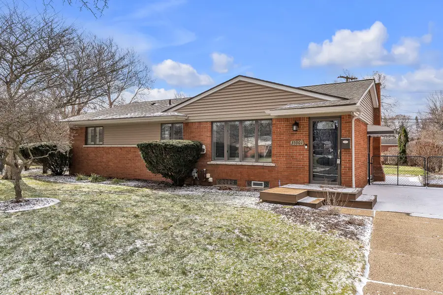 35901 Dover Street, Livonia, MI 48150 - #2