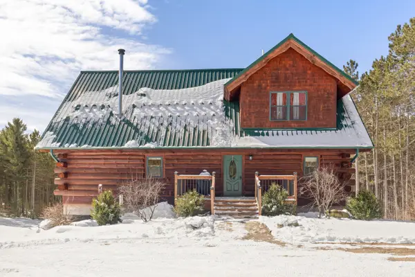 5895 Maidens Road, Onekama, MI 49675