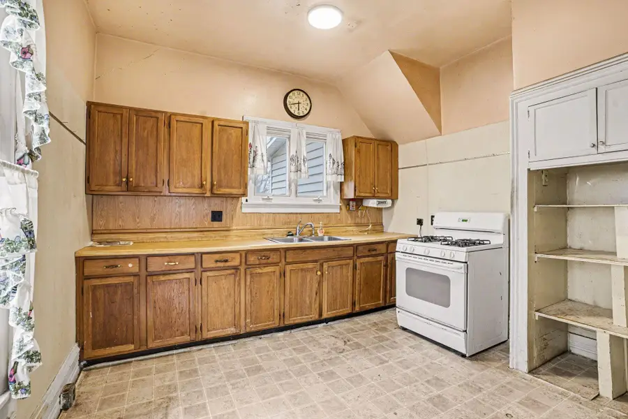 108 S Michigan Avenue, Vicksburg, MI 49097 - #3