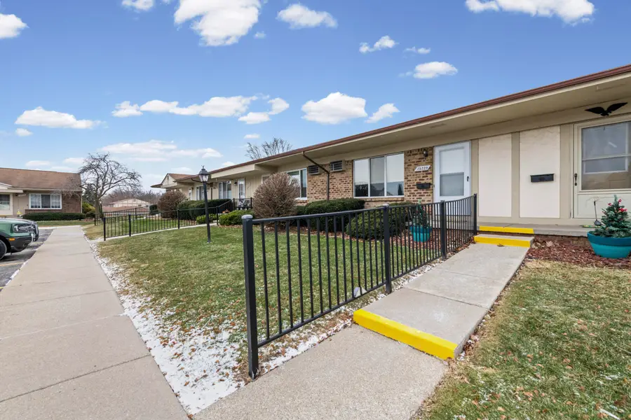 25229 Franklin Terrace #5, South Lyon, MI 48178 - #3
