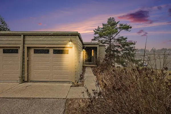 723 Skynob Drive, Ann Arbor, MI 48105